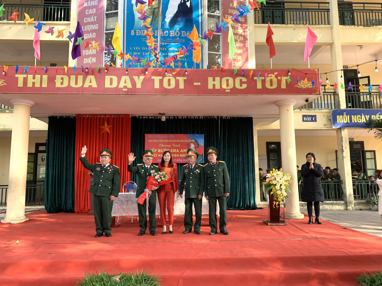 Hoạt động chào mừng ngày 22/12 của trường TH Kim Đồng!